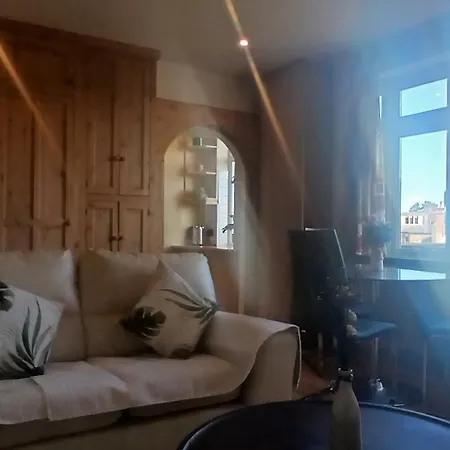 Bright 2bdr Sandymount Near Sea دبلن